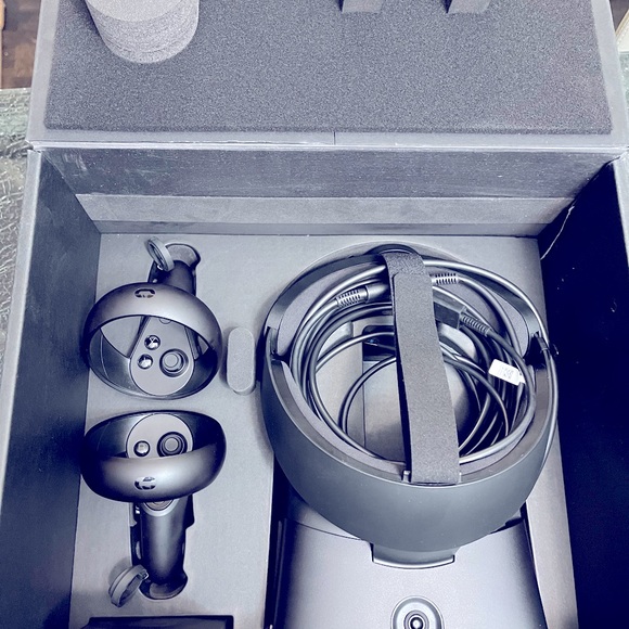 Oculus Rift S. New never been used - Picture 1 of 4